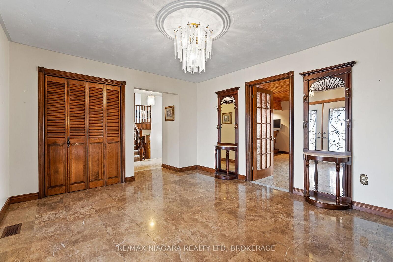 Property Photo: 11292 Golf Course Road ON L0S 1V0