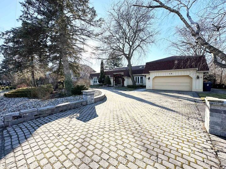 Property Photo:  16 Brian Cliff Drive  ON M3B 2G2 