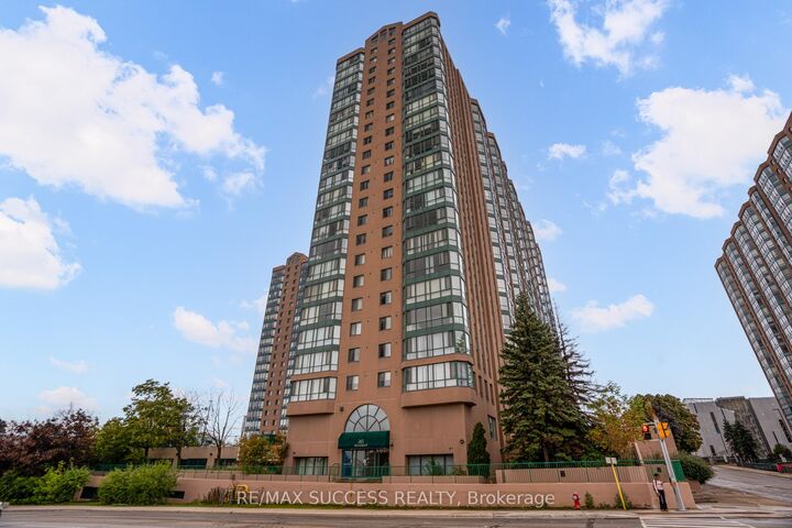 Property Photo: 145 Hillcrest Avenue 713 ON L5B 3Z1
