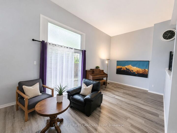 Property Photo: 40 Fairfax Court 17 ON N6G 3Y3