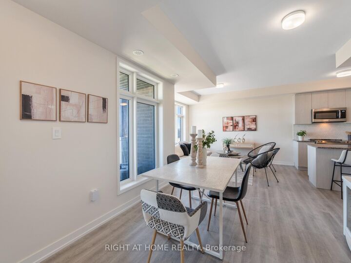 Property Photo:  2550 Castlegate Crossing 403  ON L1X 0H6 