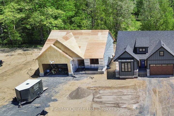 Photo de la propriété:  16 Deerview Drive  ON K8V 0L8 