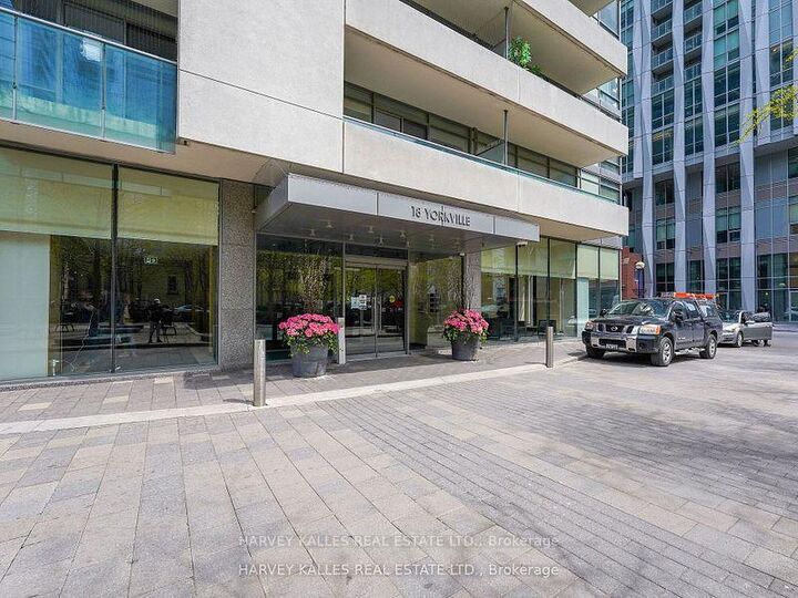 Property Photo:  18 Yorkville Avenue 1305  ON M4W 3Y8 
