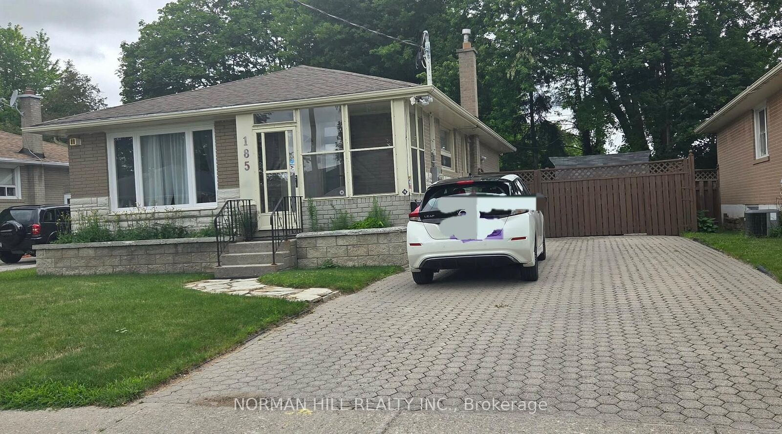 Property Photo: 185 Cherrywood Drive ON L3Y 2X9
