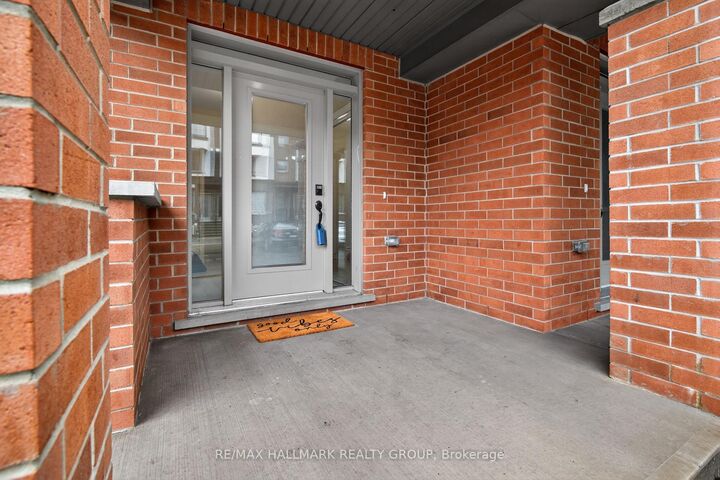 Property Photo: 805 Kiniw Private ON K1K 4Z4