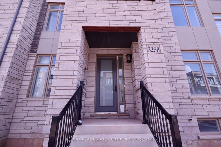 Property Photo:  3298 Taha Gardens  ON L6M 4K1 