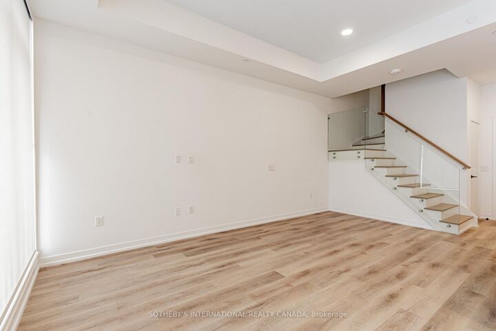 Photo de la propriété: 31 York Garden Way 104 ON M6A 2V1