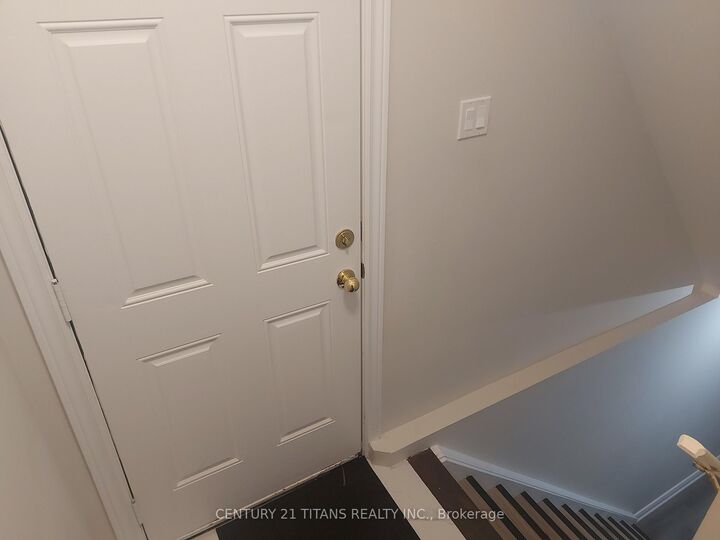 Photo de la propriété:  44 Glacier Crescent Bsmt  ON M1X 2A8 