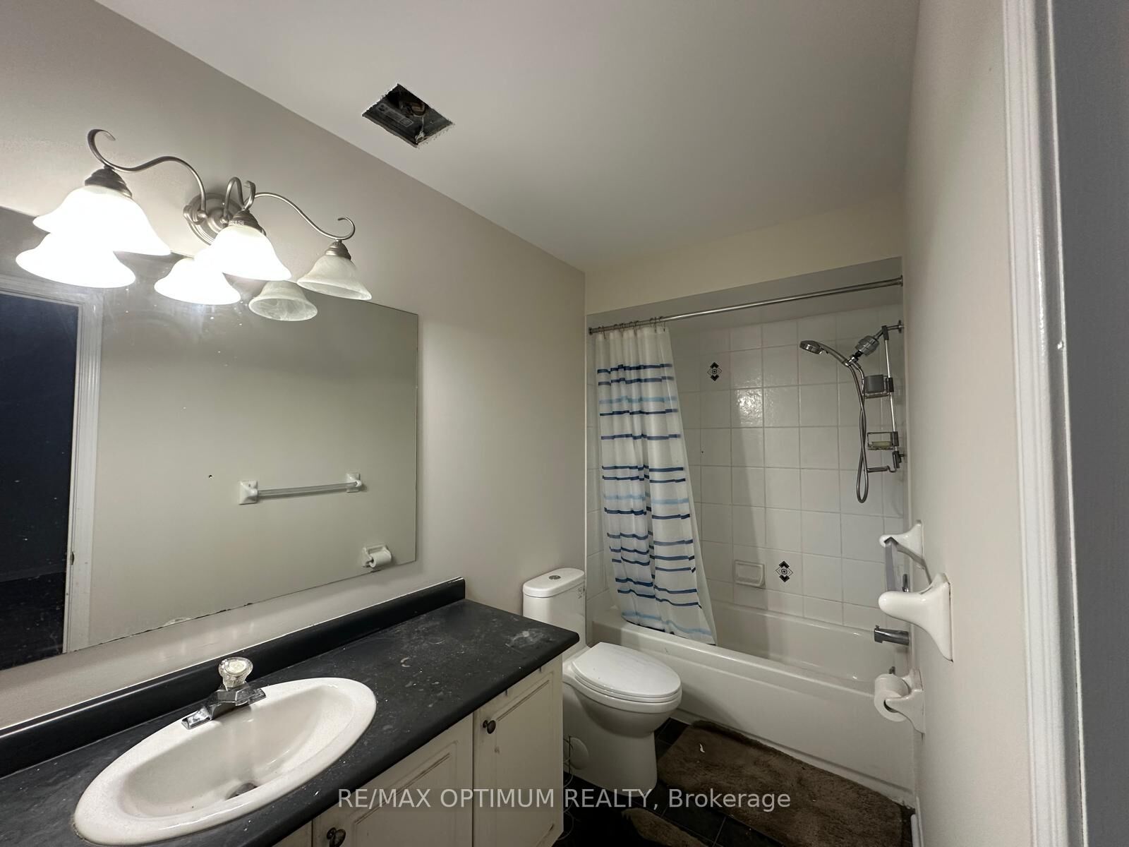 Property Photo:  3942 Coachman Circle  ON L5M 6R3 