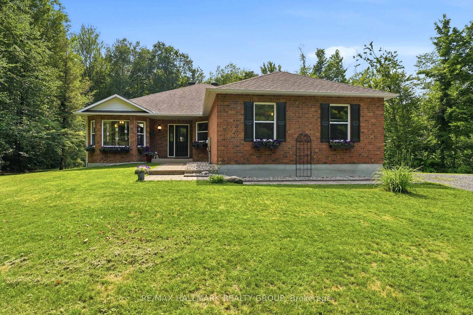 Property Photo: 18 Josteen Drive ON K0G 1J0