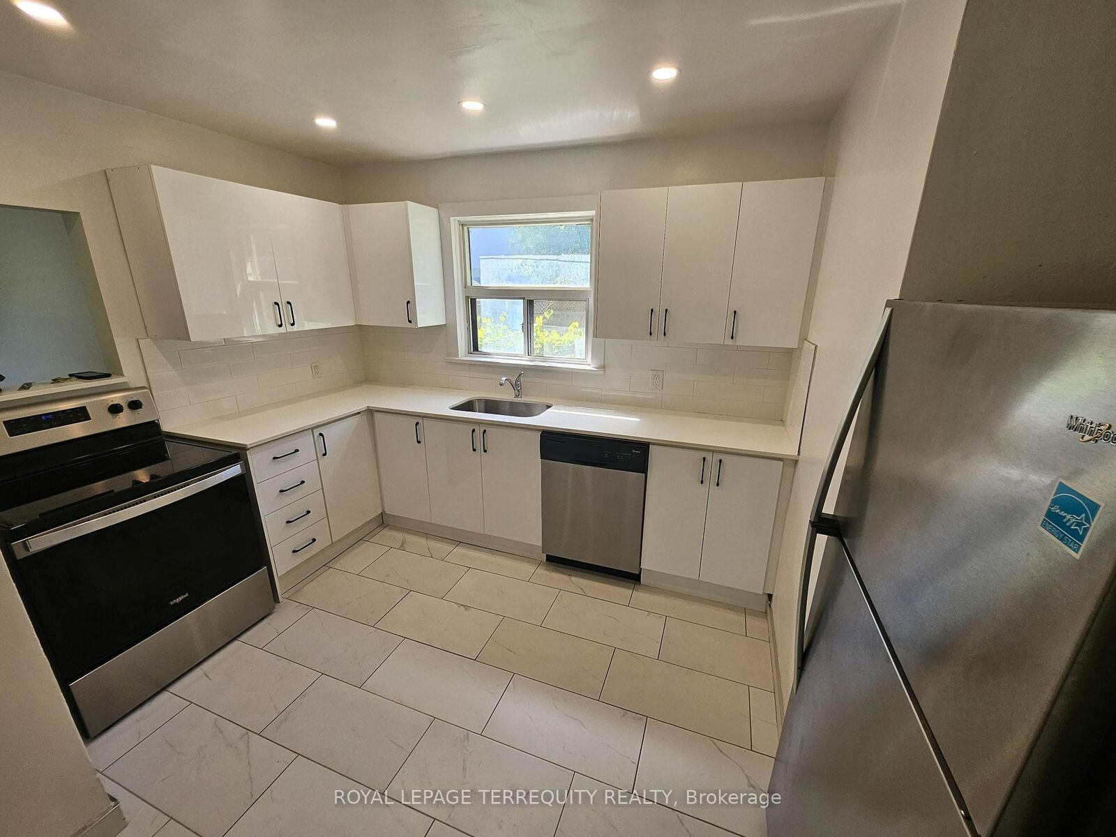 Property Photo: 450 Arlington Avenue 4 ON M6C 3A2
