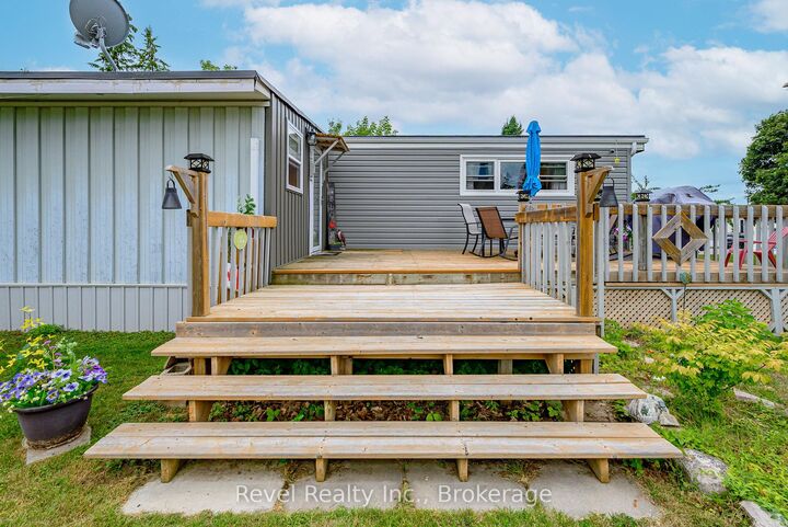 Property Photo:  4 Homewood Avenue  ON K9V 0H5 