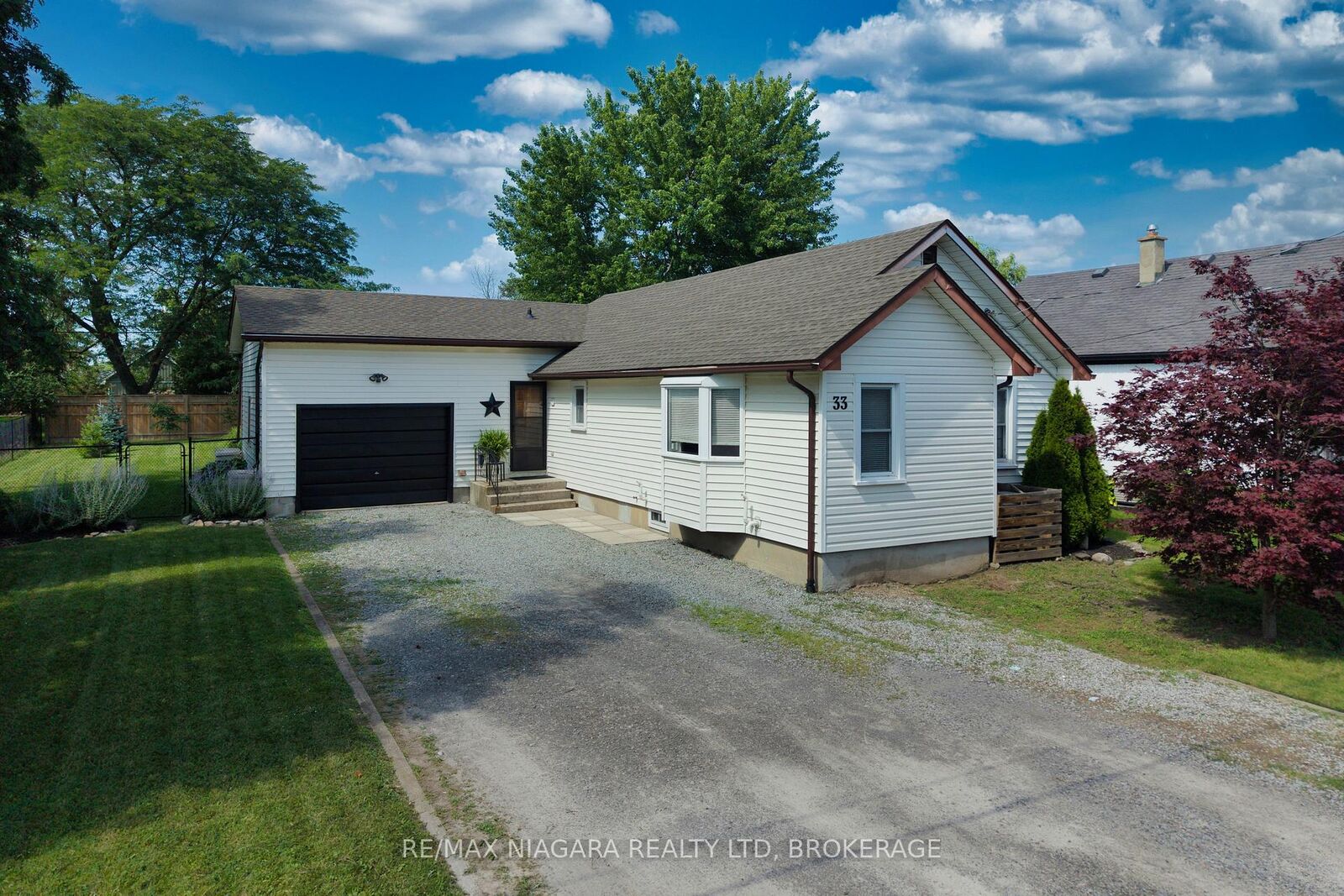 Property Photo:  33 Bloomfield Avenue  ON L2P 1X2 