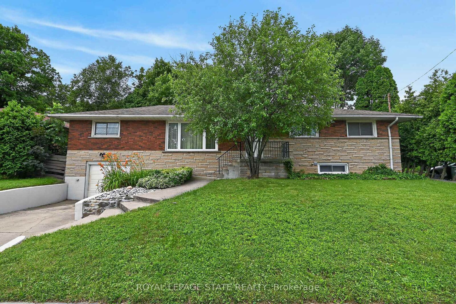 Property Photo: 27 Ainslie Avenue ON L8S 2J5