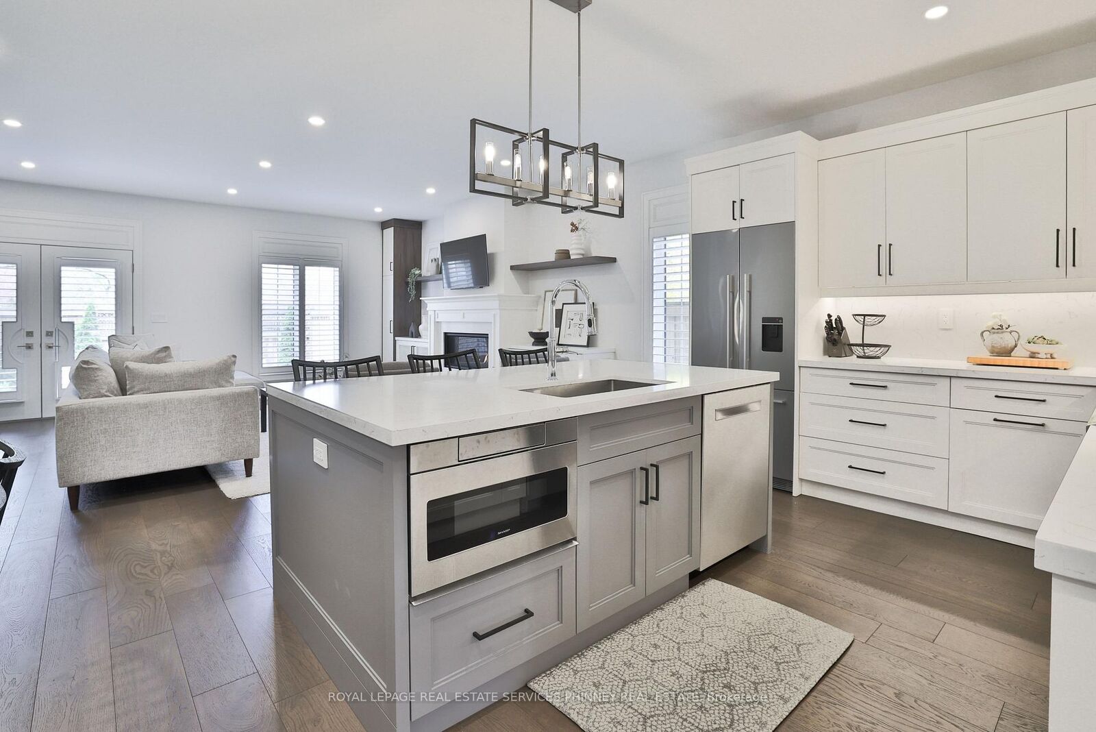 Property Photo: 6 Iroquois Avenue ON L5G 1M6