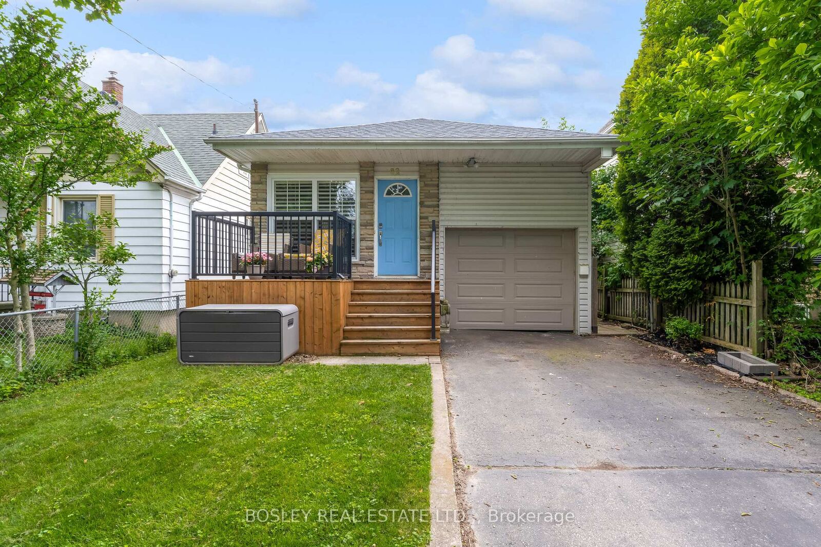 Property Photo: 32 Grandview Drive ON L2M 1A9