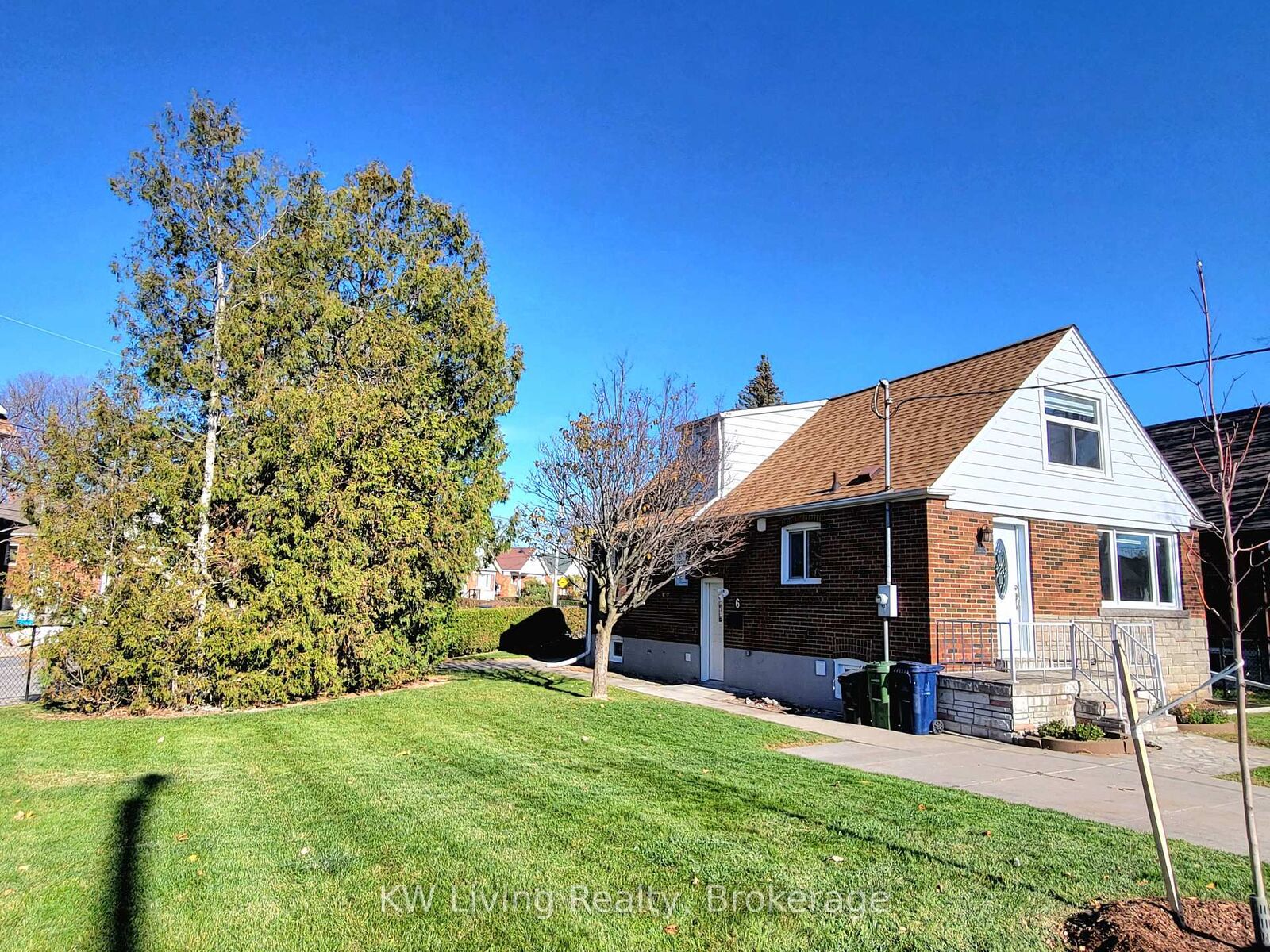Property Photo: 6 Gardens Crescent Bsmt ON M4B 1T5