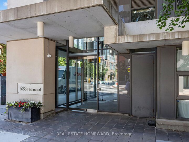 Property Photo: 533 Richmond Street W 706 ON M5V 3Y1