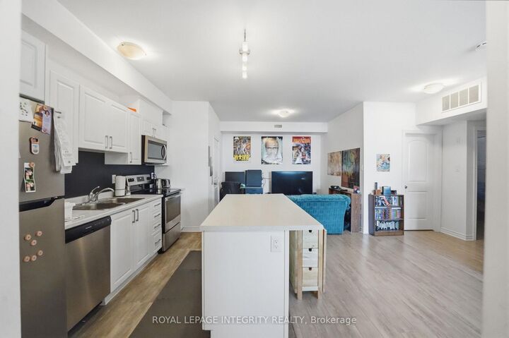 Property Photo:  30 Jaguar Pvt Private F  ON K2V 0J3 