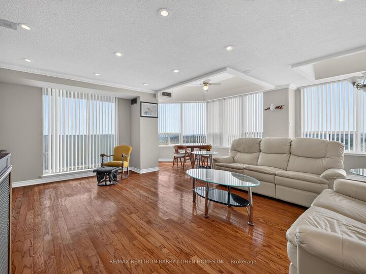 Property Photo: 700 Constellation Drive 2009 ON L5R 3G8
