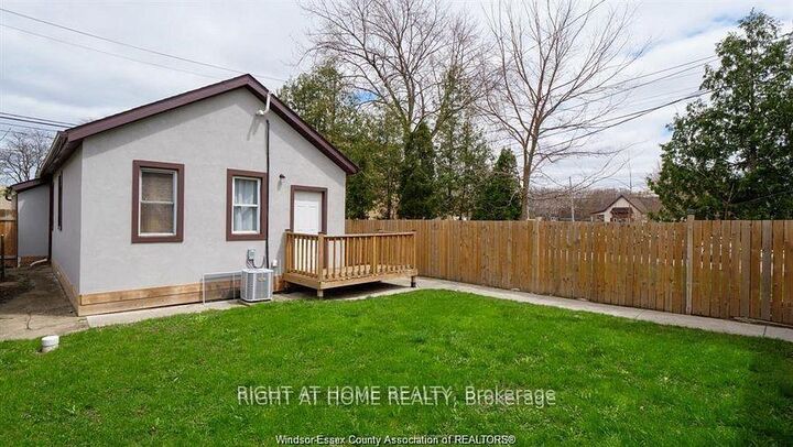 Photo de la propriété:  762 Aylmer Avenue E  ON N9A 1V3 