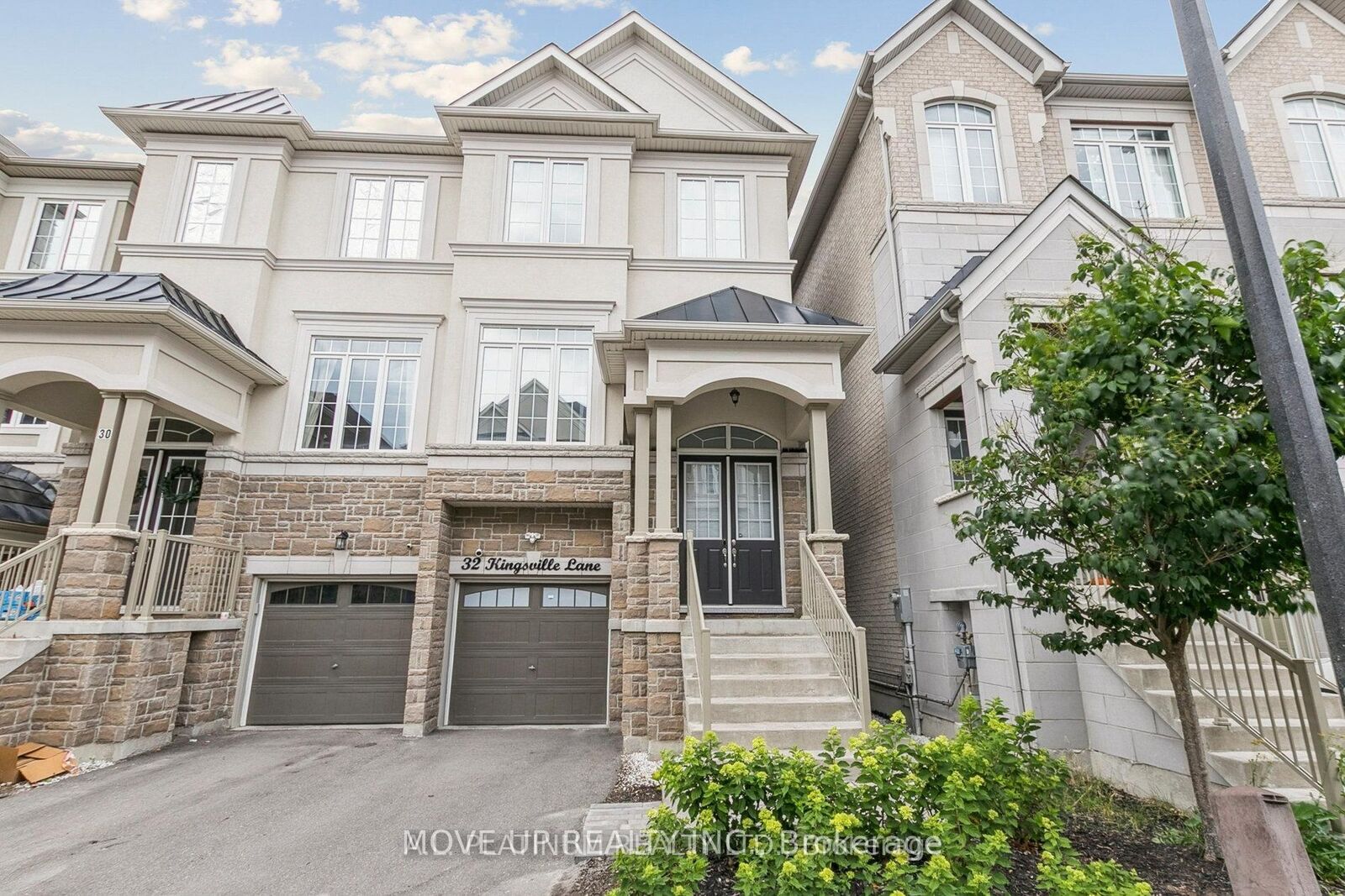 Property Photo:  32 Kingsville Lane  ON L4C 7V6 