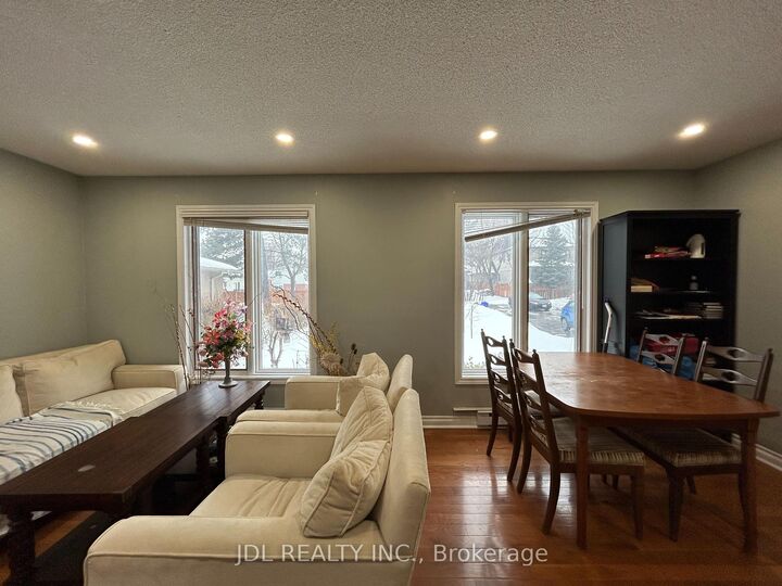 Property Photo:  110 Robinson St Street Suite Aa Main  ON L3P 1P1 