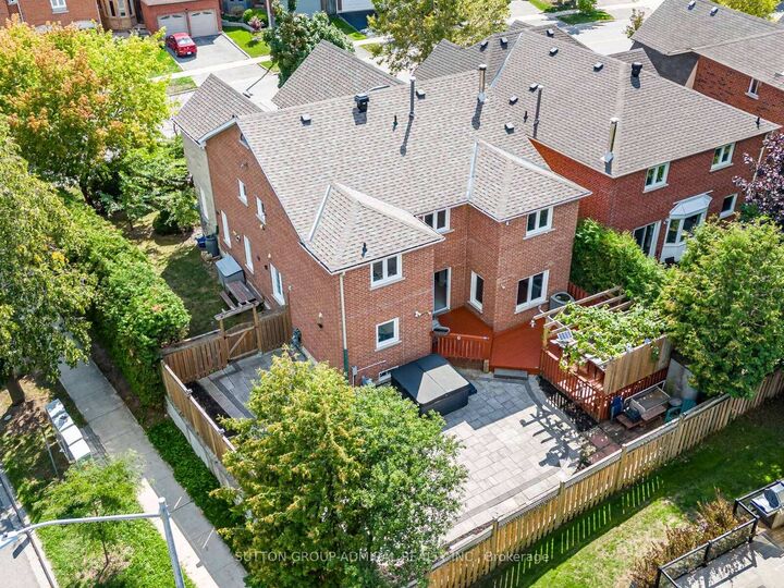 Property Photo: 98 Rosedale Heights Drive ON L4J 4V7
