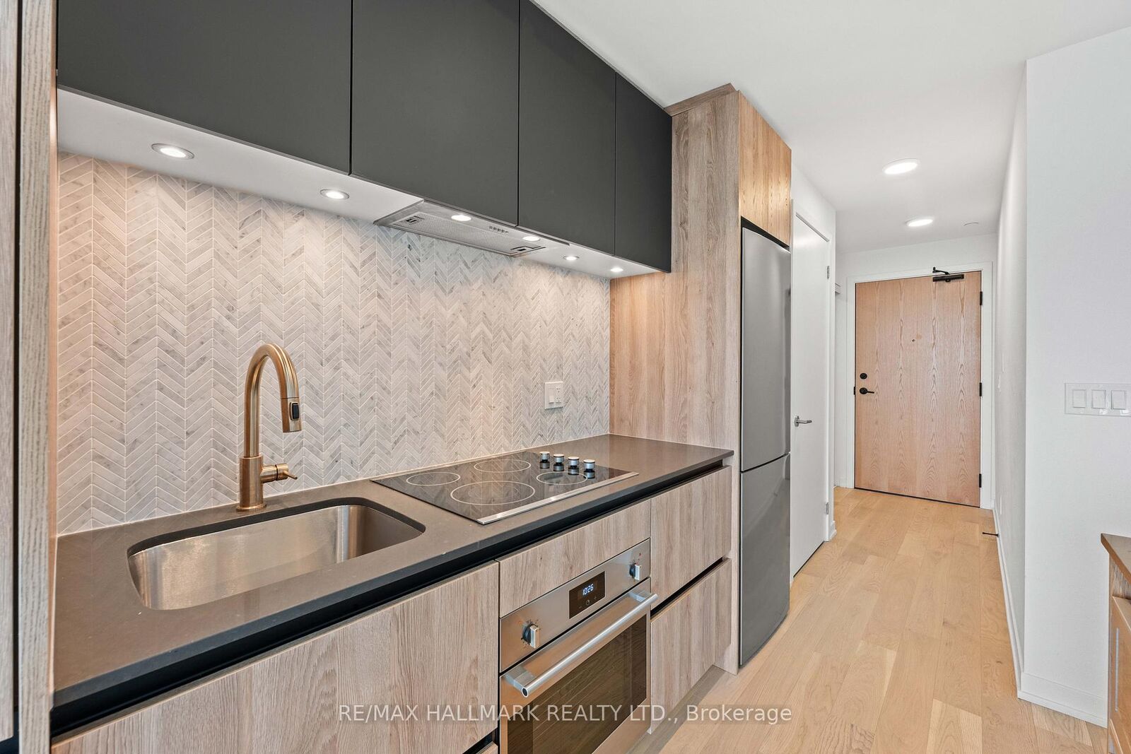 Property Photo: 7950 Bathurst Street 1812 ON L4J 0L4