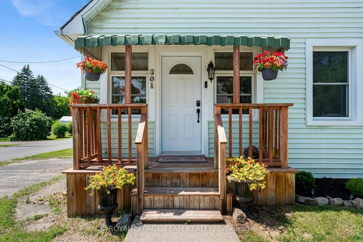 Property Photo:  301 Oxford Street E  ON K0G 1J0 
