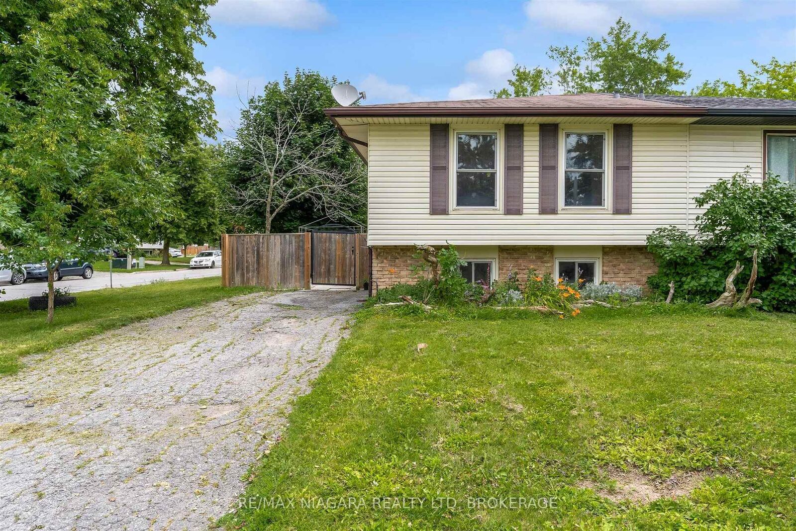Property Photo: 2 Baldwin Crescent ON L2V 4H5