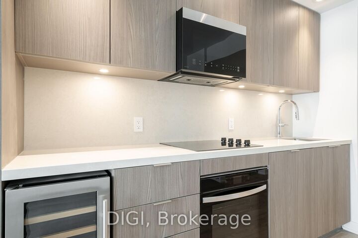Property Photo:  485 Perth Avenue E725  ON M6N 0B9 