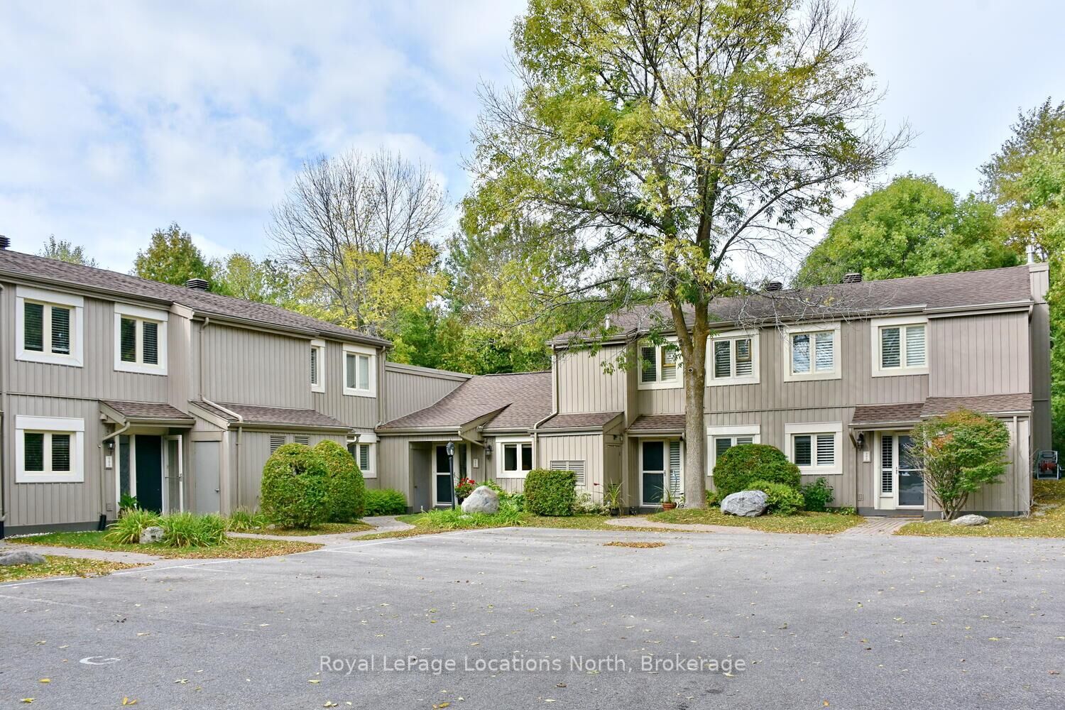 Property Photo: 590 Oxbow Crescent ON L9Y 5B4