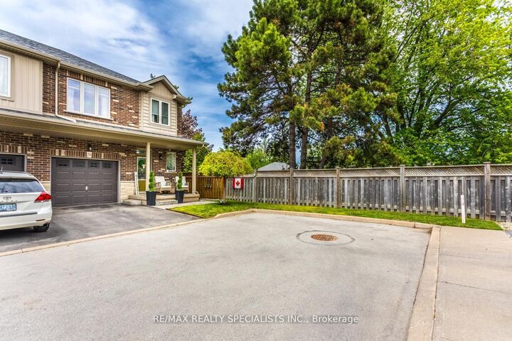 Property Photo: 380 Lake Street 20 ON L3M 0E8