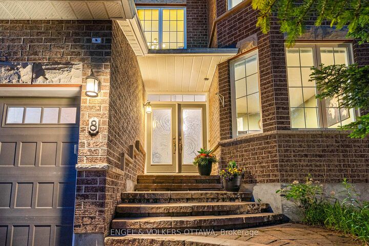 Property Photo:  8 Glenrill Place  ON K2M 2T6 