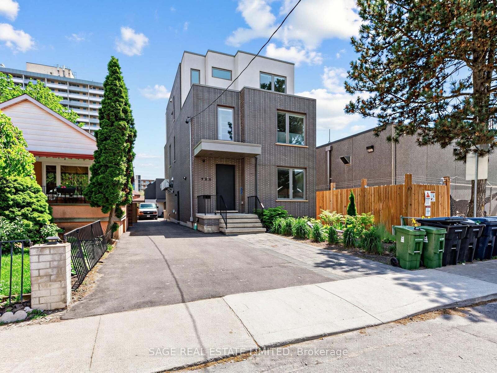 Property Photo: 909 Castlefield Avenue 1 ON M6B 1C9