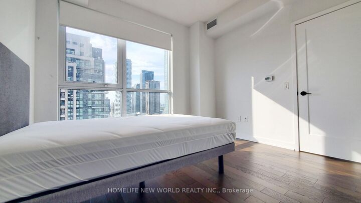 Property Photo: 4055 Parkside Village Drive 2015 ON L5B 0K8