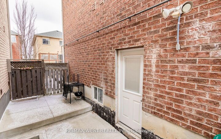 Property Photo:  157 Hollywood Hill Circle Lower  ON L4H 2P2 