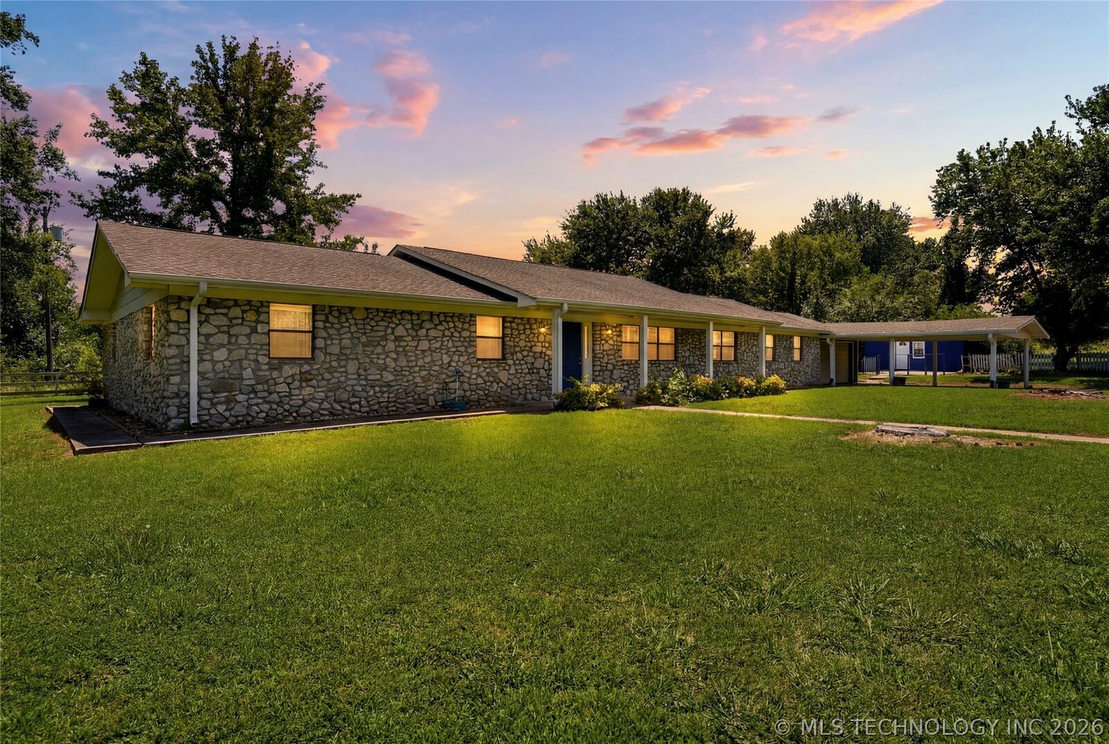 Property Photo:  502 Fir Lane  OK 74469 