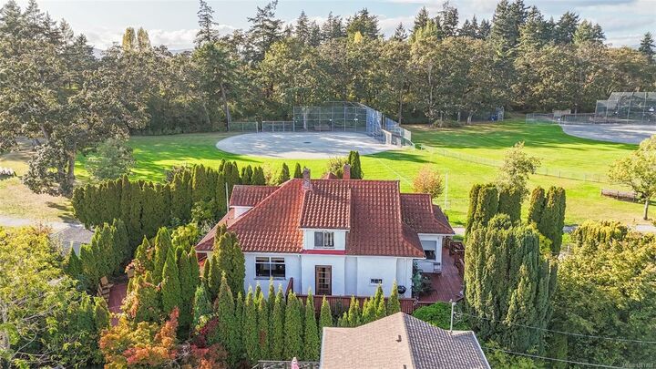 Property Photo: 1295 Santa Rosa Ave BC V8Z 2V5