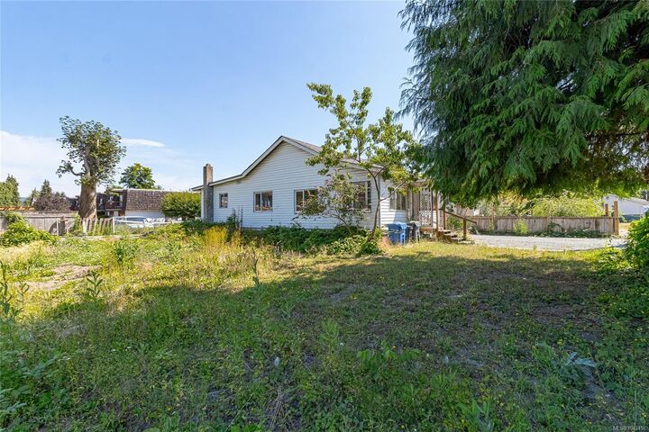 Property Photo: 675 Powell St BC V9L 2V9