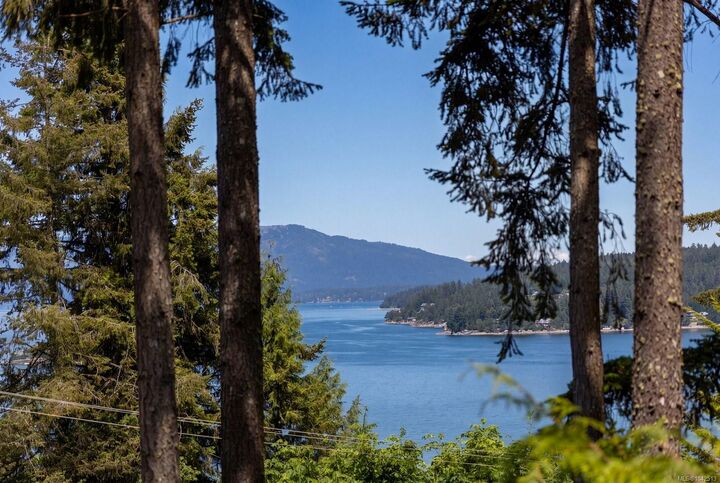 Property Photo: 7084 Willis Point Rd BC V9E 2A1