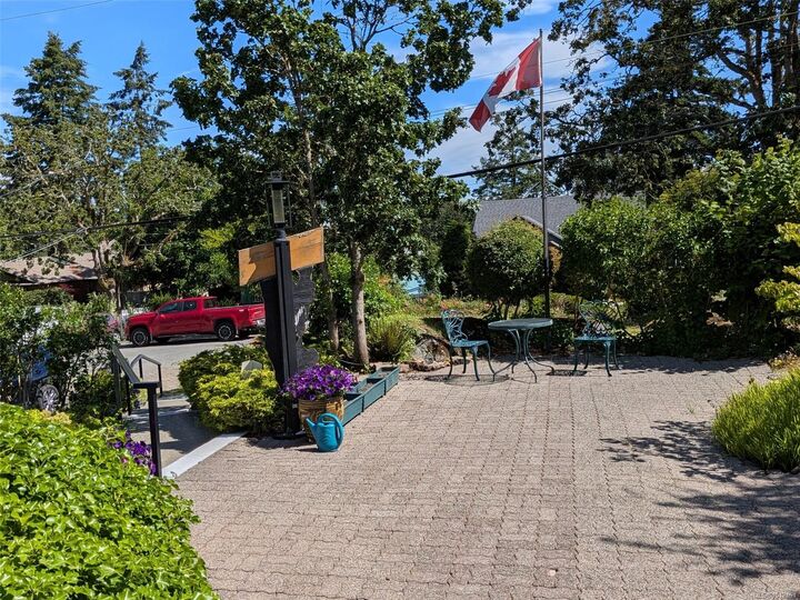Property Photo: 745 Middleton St BC V9A 2E1