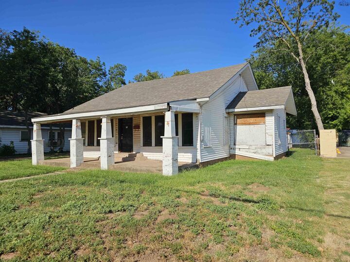 Property Photo:  113 S Avenue D  TX 76354 