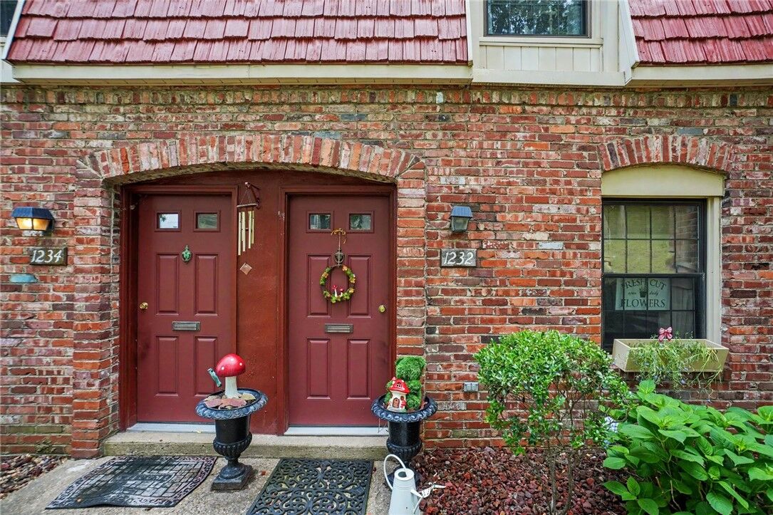 Property Photo:  1232 Pennsbury Blvd  PA 15205 