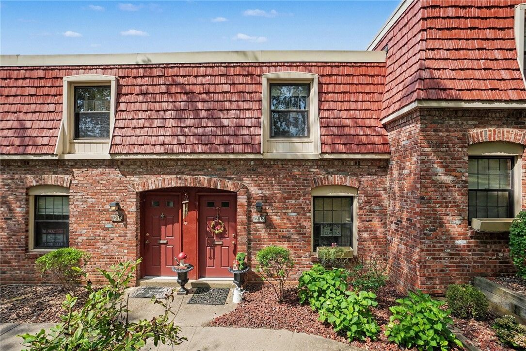 Property Photo: 1232 Pennsbury Blvd PA 15205