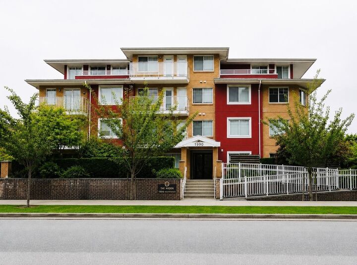 1990 Westminster Avenue 402 — photo 1