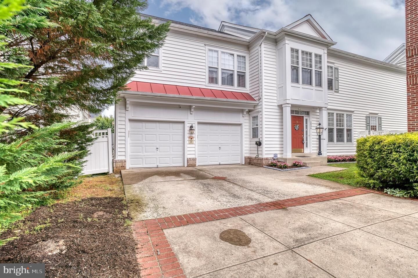Property Photo:  10036 Pentland Hills Way  VA 20136 