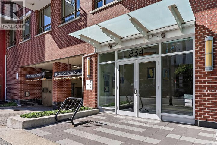 Property Photo: 834 Johnson Street 404 BC V8W 1N3