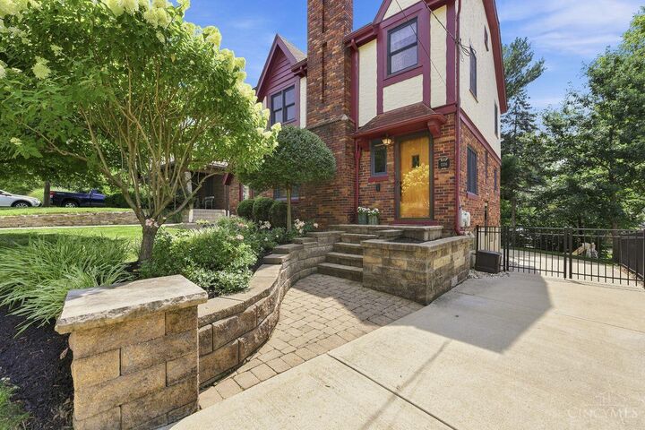 Property Photo:  1326 Herlin Place  OH 45208 